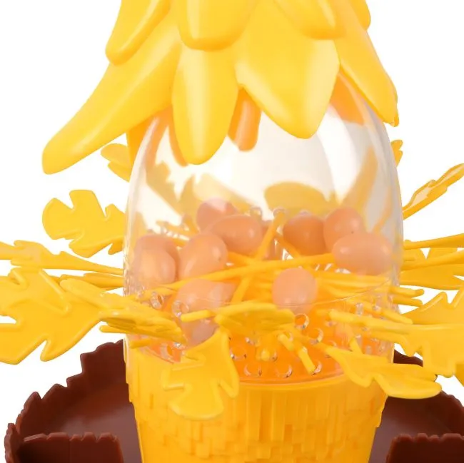 2026 09 1114 35 57 1.jpg Chicked Egg Drop, Družabna igra 3+, spretnostna igra z jajci in palčkami - slika 8